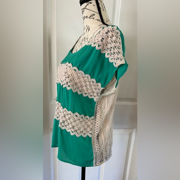 Gianni Bini Cream Lace & Kelly Green Lightweight Top, Sleeveless Medium GUC - Picture 2 of 13
